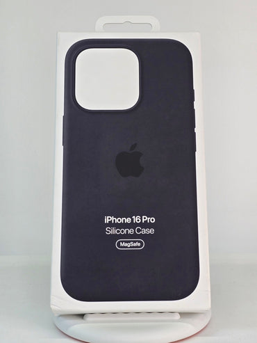 iPhone 16 Pro Max Silicone Case with MagSafe - Black