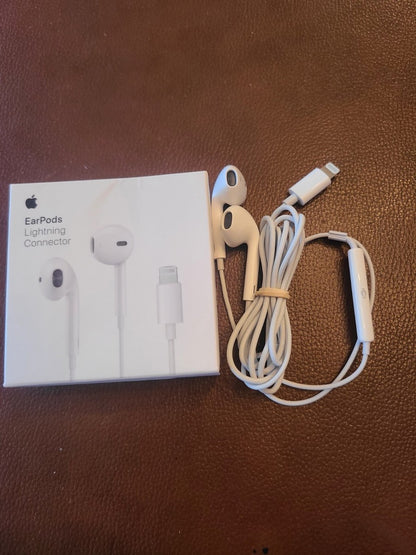 Apple Earpods With Lightning Connector