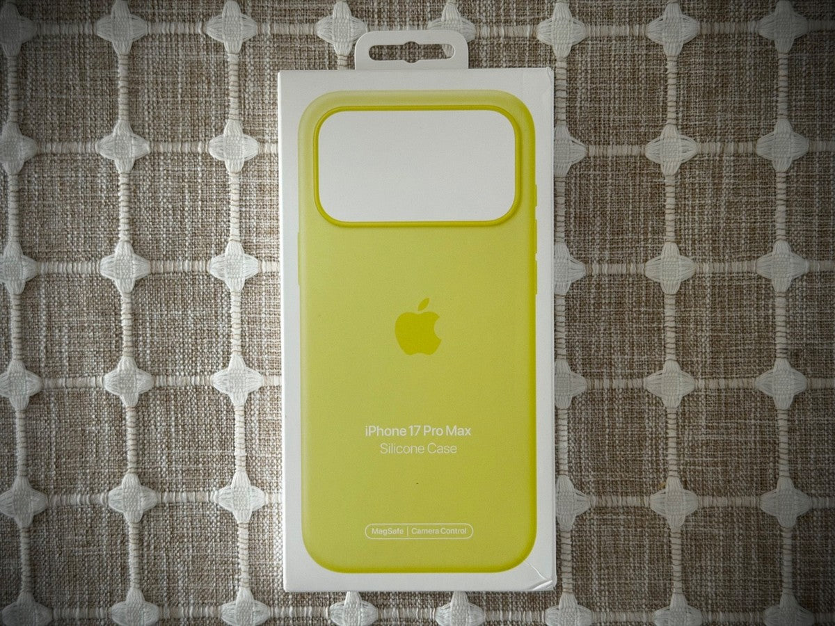 iPhone 17 Silicone Case with MagSafe - Neon Yellow